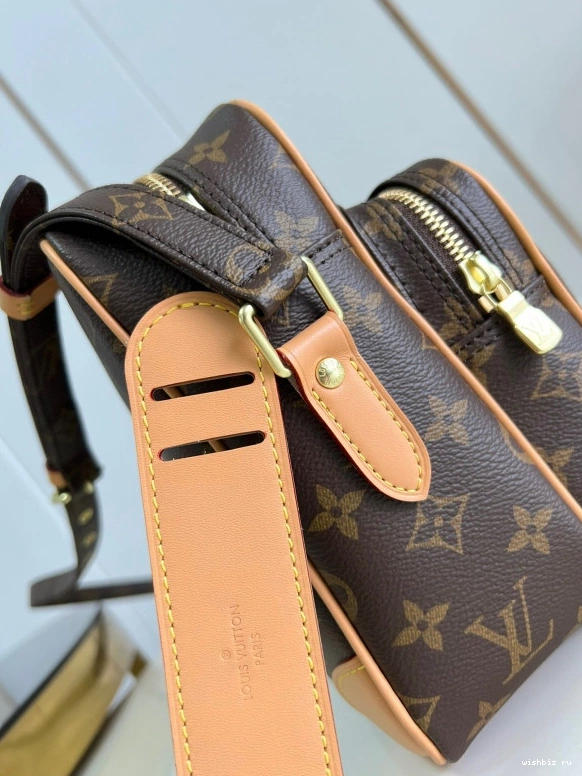 WIS MESSENGER LOUIS VUITTON 1016